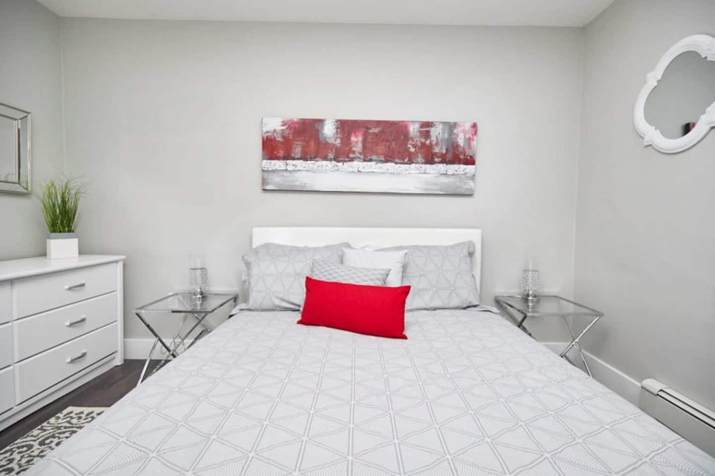 Clifton Hill Hideaway 2B -Two Bedroom Condo Niagara Falls Exterior photo