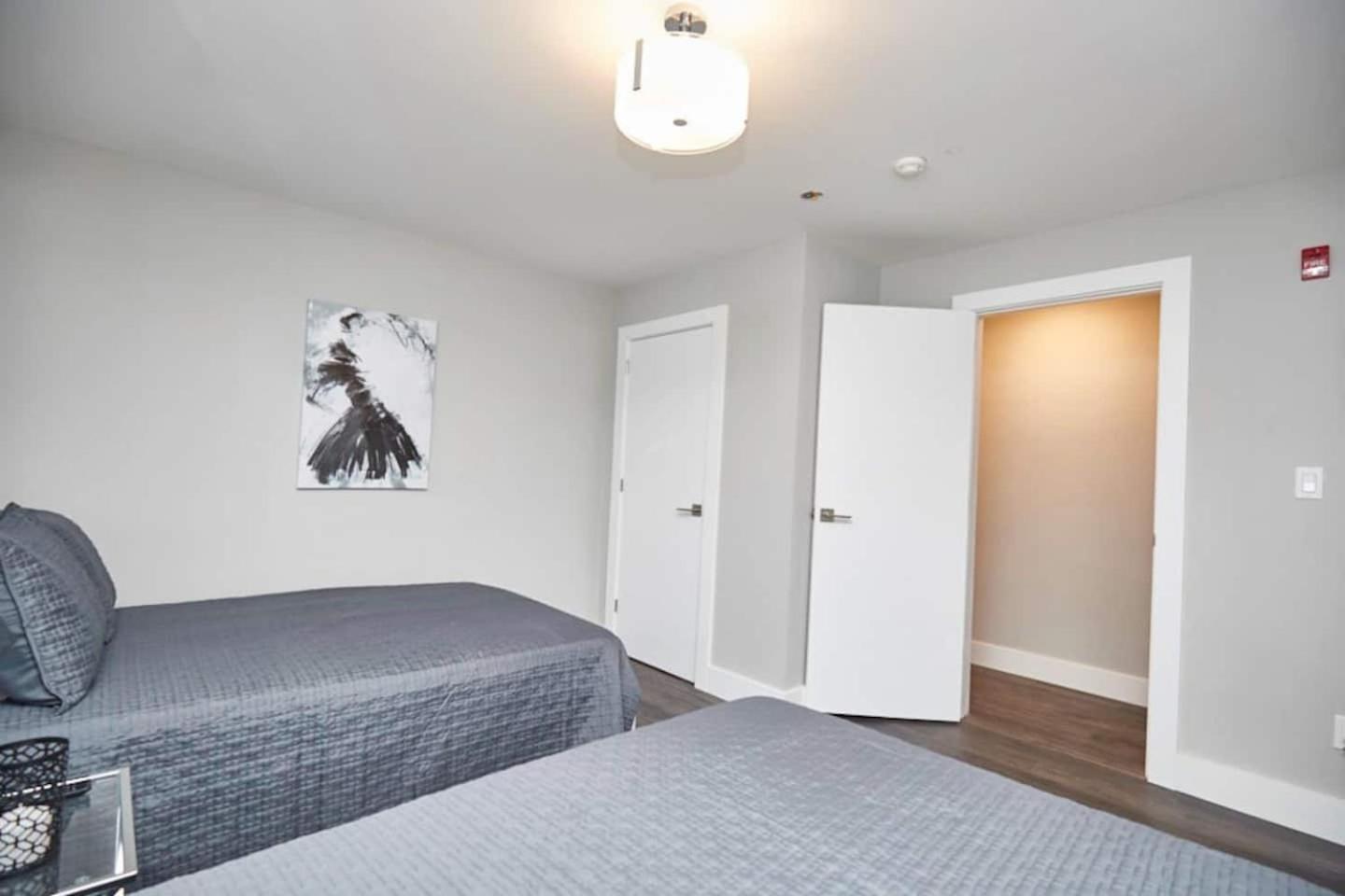Clifton Hill Hideaway 2B -Two Bedroom Condo Niagara Falls Exterior photo