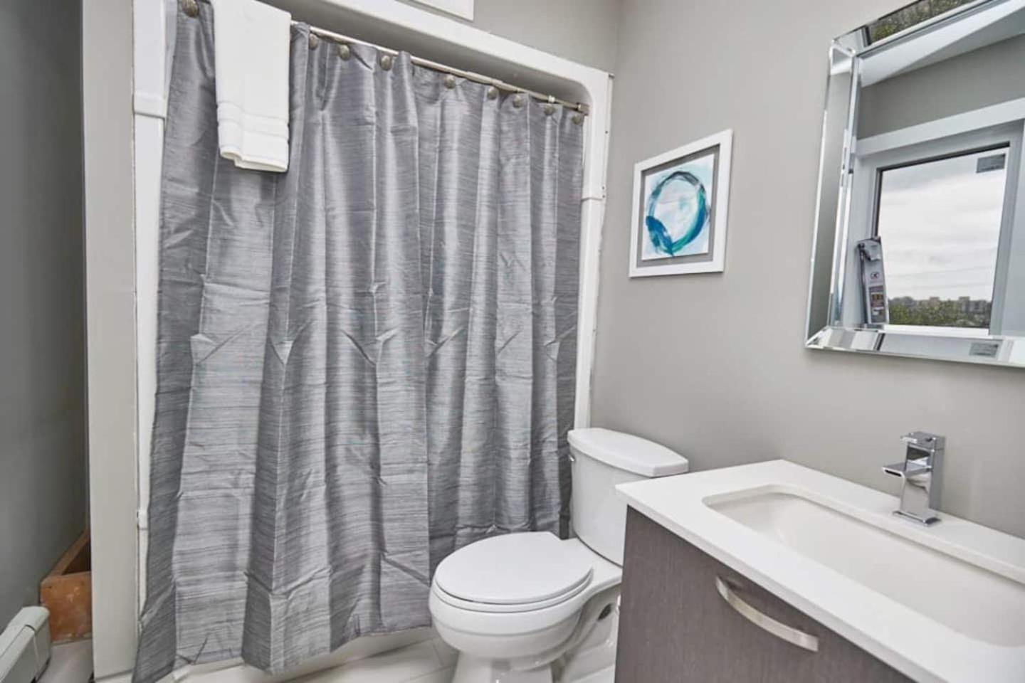 Clifton Hill Hideaway 2B -Two Bedroom Condo Niagara Falls Exterior photo