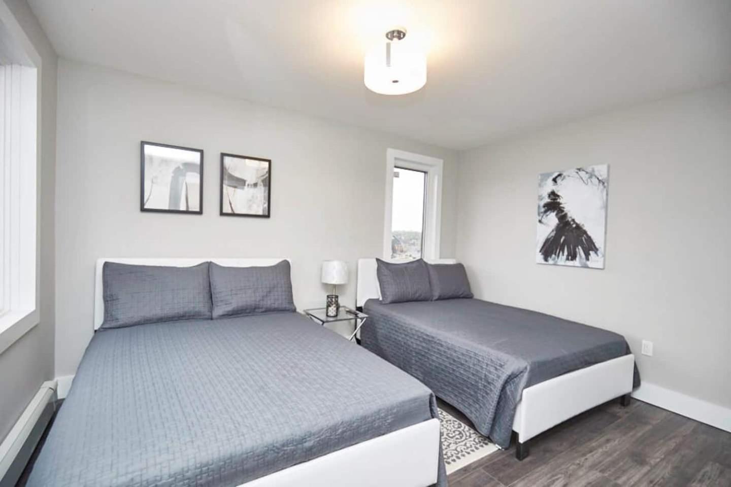 Clifton Hill Hideaway 2B -Two Bedroom Condo Niagara Falls Exterior photo